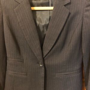 Women’s blazer size 4P black
